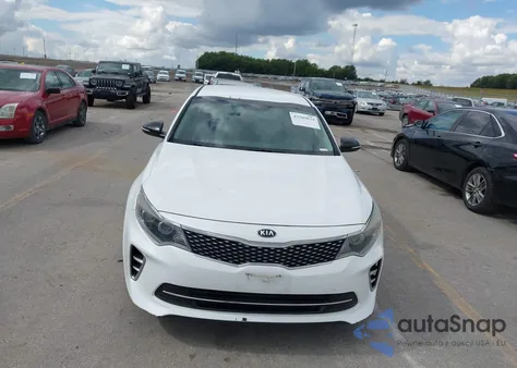 2017 Kia Optima Sx Turbo z USA, uszkodzony, nr VIN 5XXGW4L28HG146609